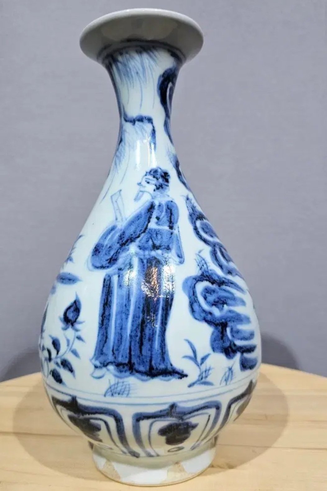 Chinese Style Blue and White Yuhuchunping (Pear-Shaped Vase) - ceramics collectible