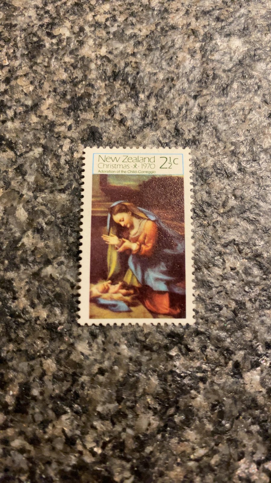 New Zealand 2½c Christmas 1970 'Adoration of the Child' Stamp - stamps collectible