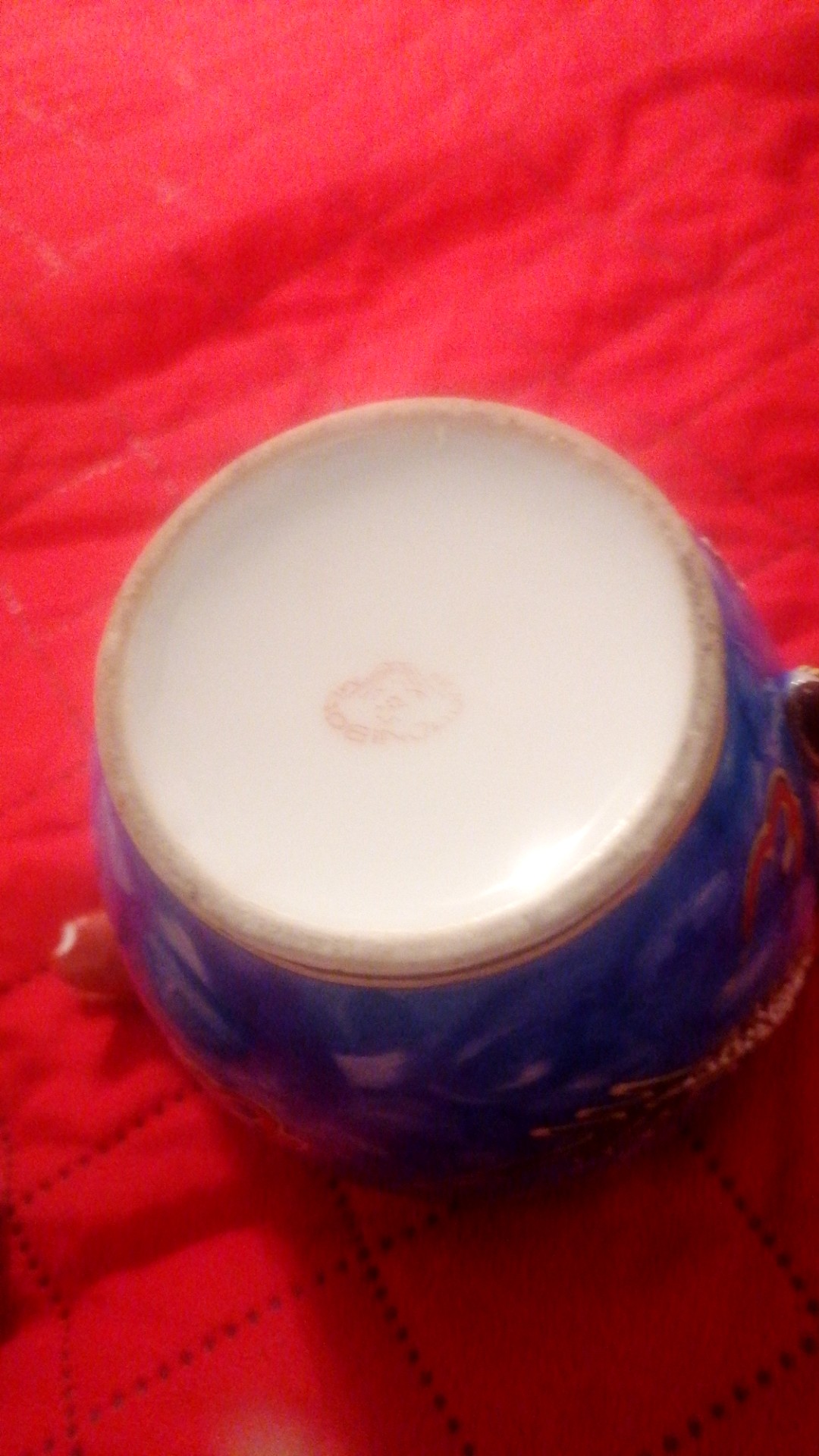 Chinese Export Porcelain 'Dragon' Teapot - view 3