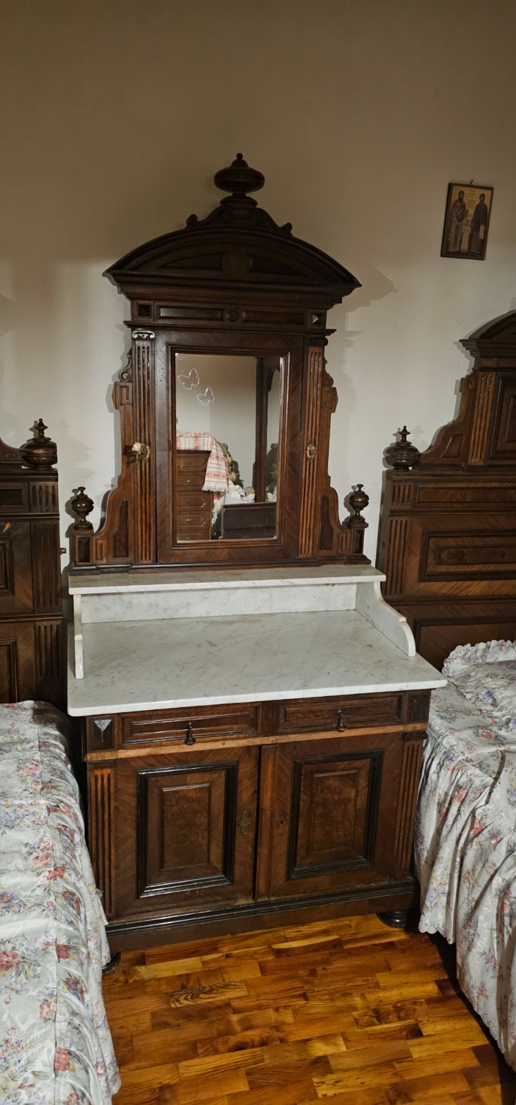 Victorian Renaissance Revival 6-Piece Bedroom Suite