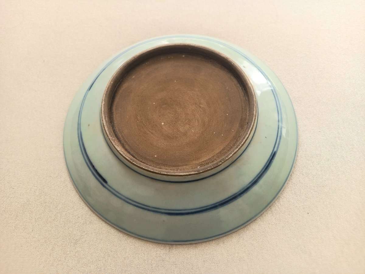 Vietnamese Underglaze Blue 'Chocolate Bottom' Dish, Lê Dynasty - view 3