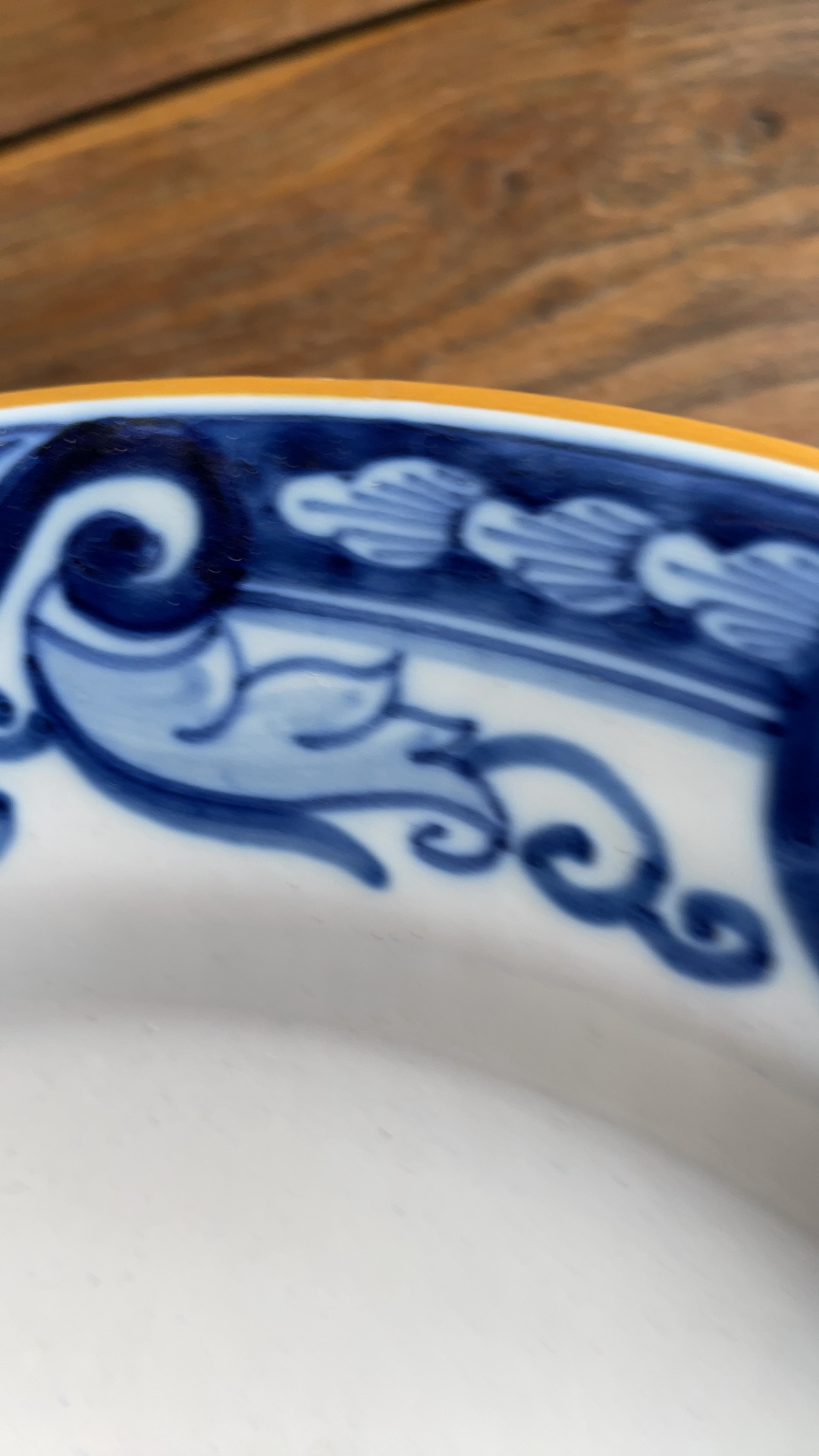 Tichelaar Makkum Delftware Wall Plate - 'NIN LJOGCHT SÛNDER SKAED' - view 3