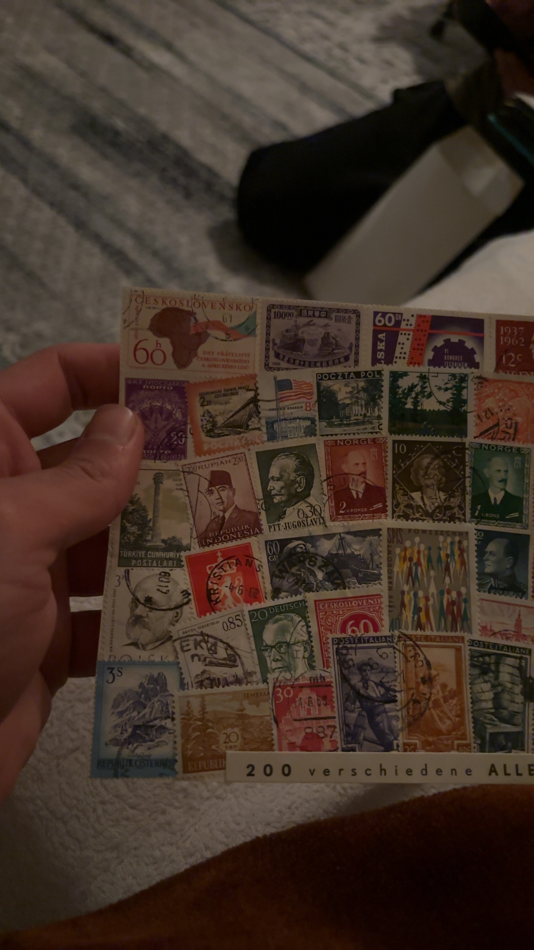 Vintage German World Stamp Mixture ('200 Verschiedene Aller Welt') - view 2