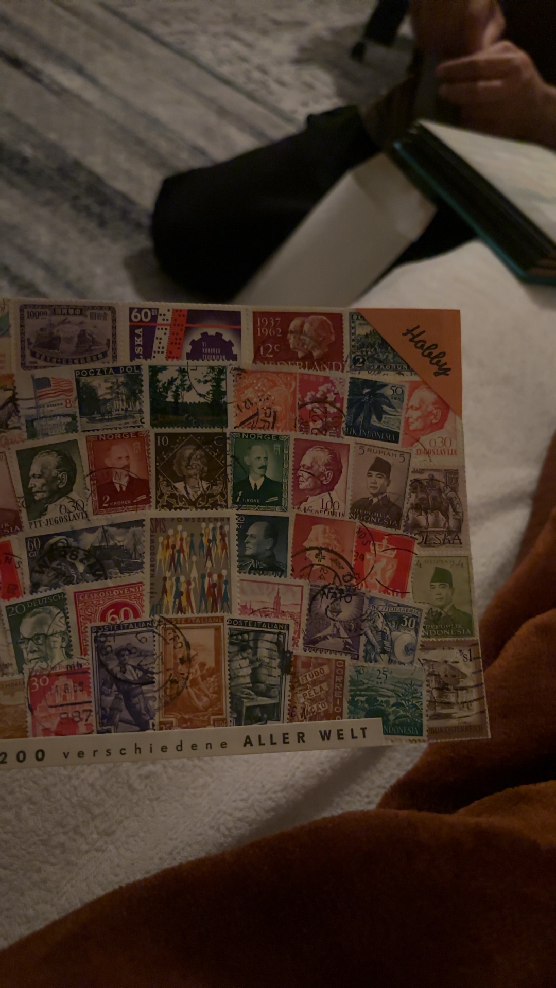 Vintage German World Stamp Mixture ('200 Verschiedene Aller Welt') - view 3