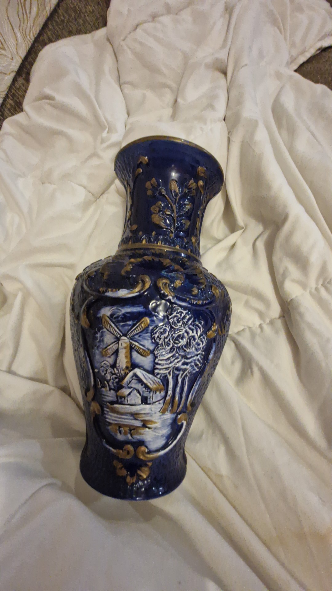 Capodimonte-style Relief Porcelain Vase - view 3