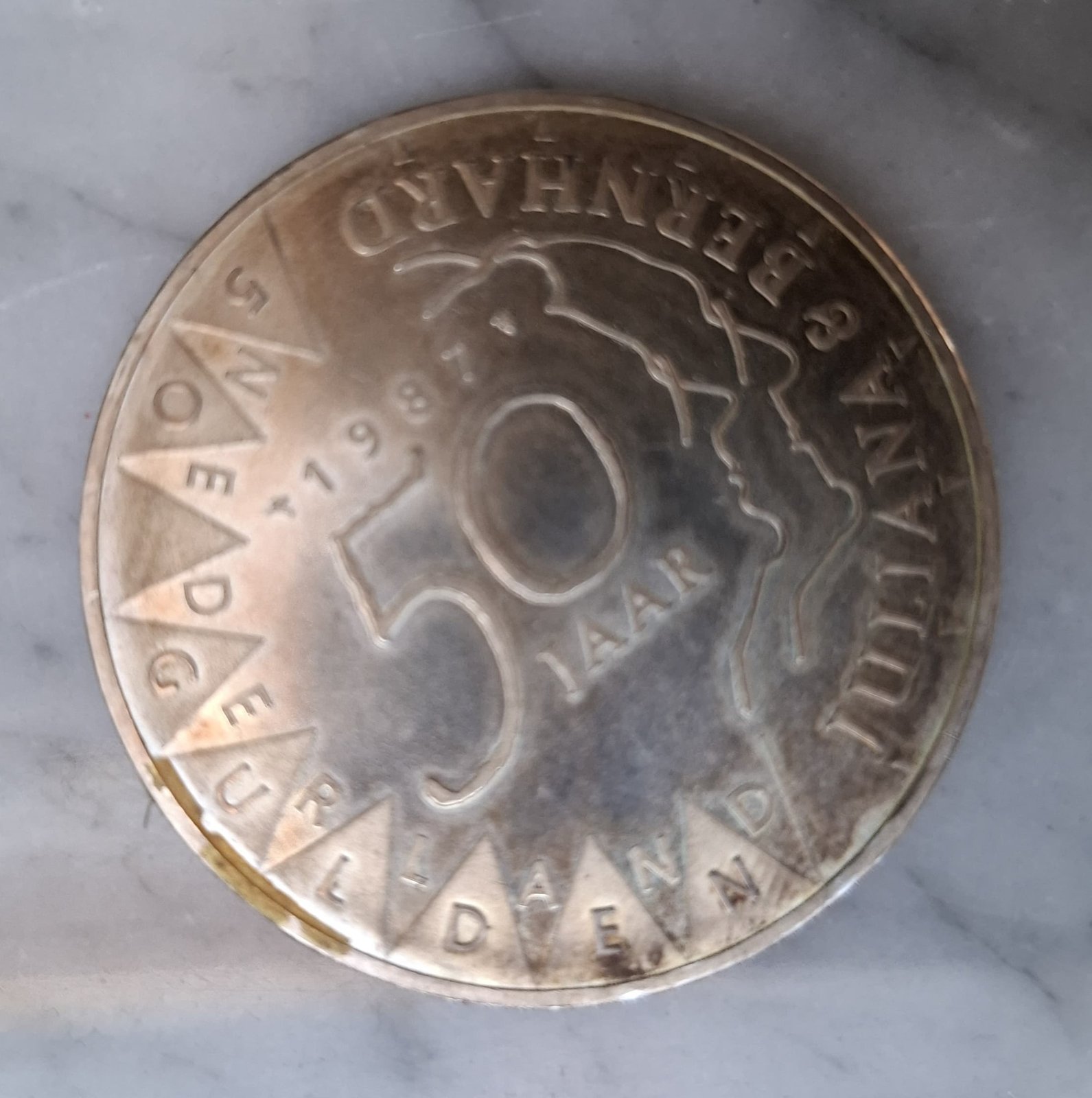 1987 Netherlands 5 Gulden (Guldens) Queen Beatrix / Juliana & Bernhard Commemorative Coin - view 1