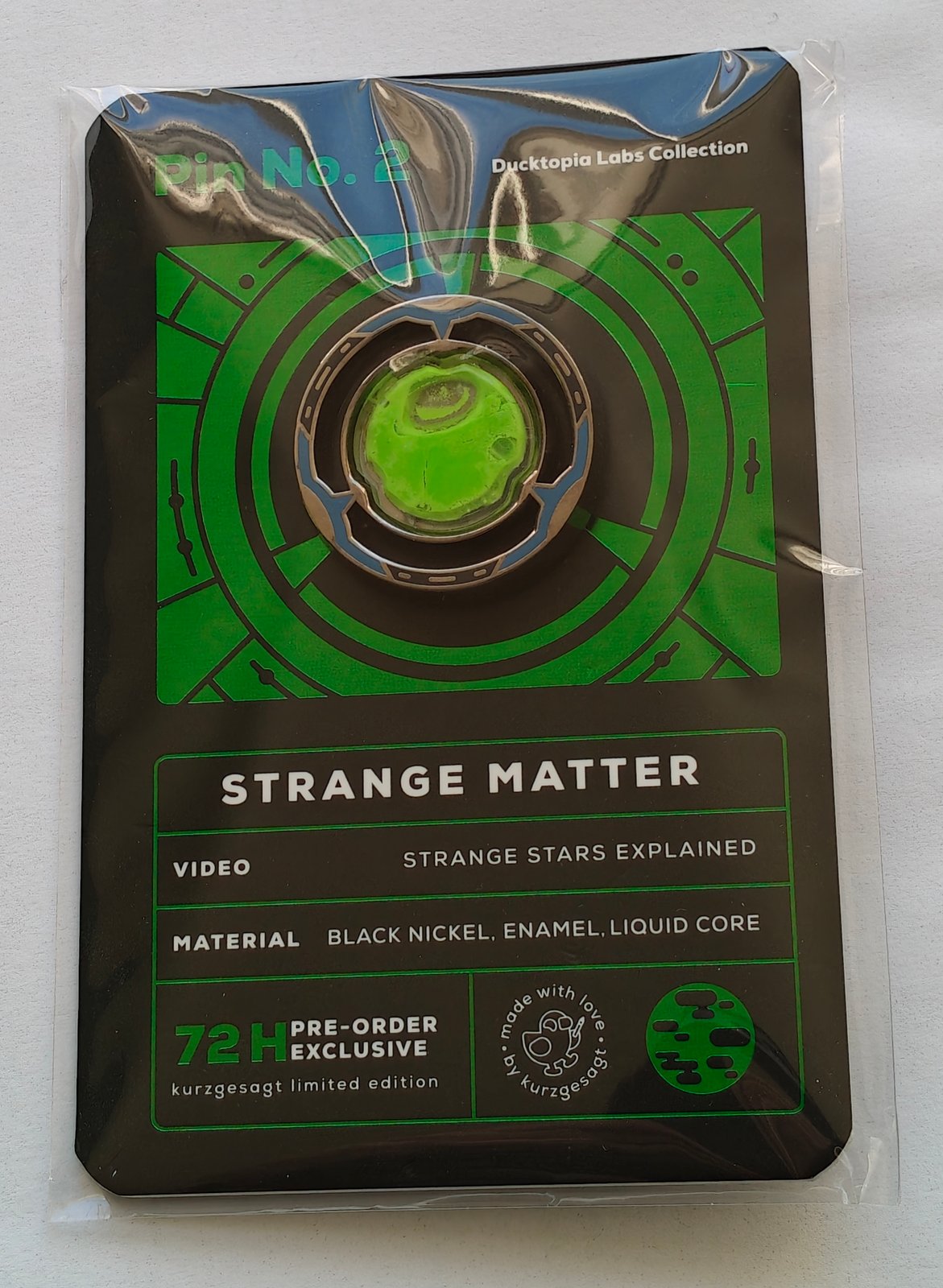 Kurzgesagt 'Strange Matter' Enamel Pin (Ducktopia Labs Collection) - memorabilia collectible