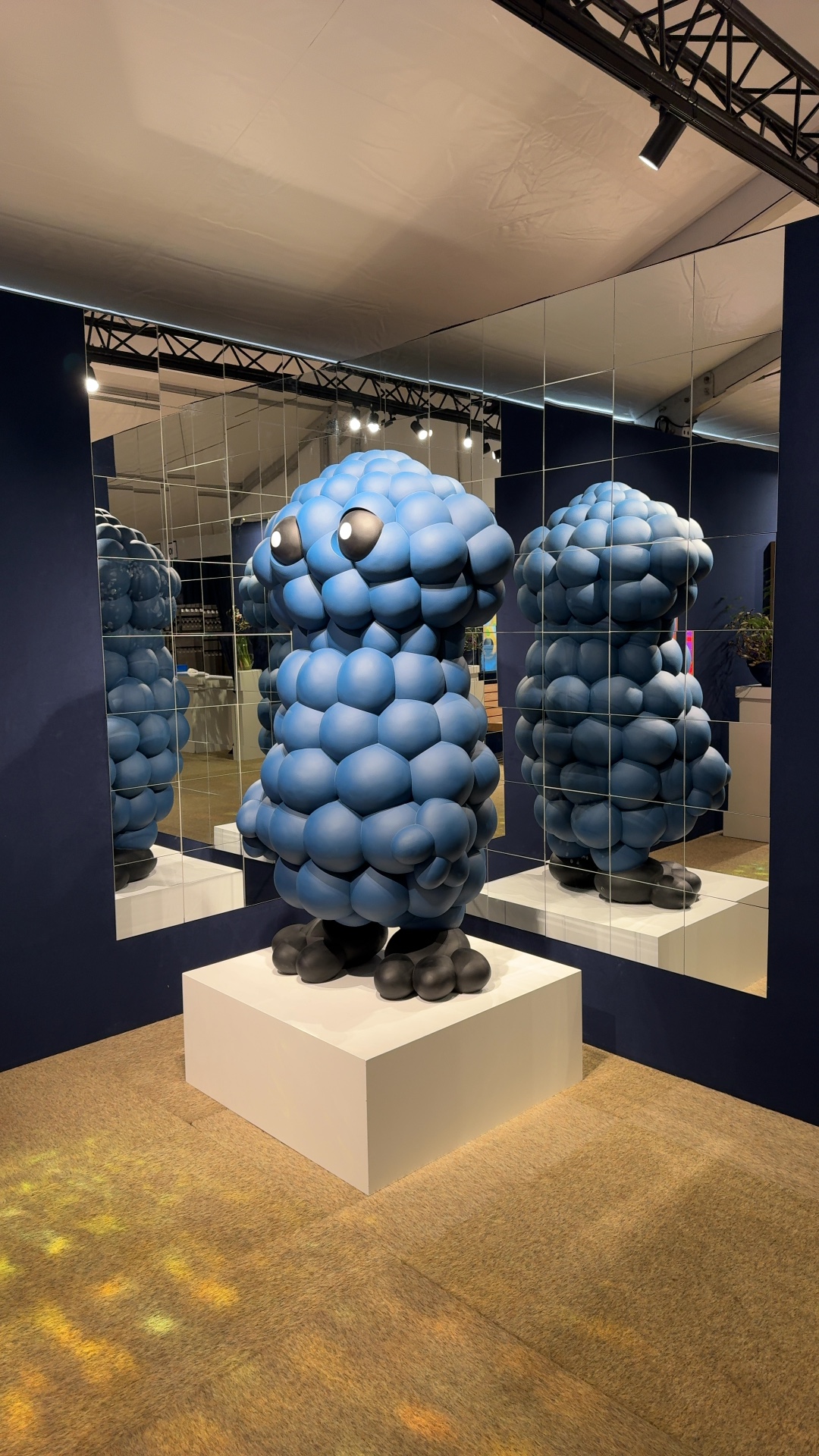 "Scoop" Monumental Sculpture by Raider - view 1