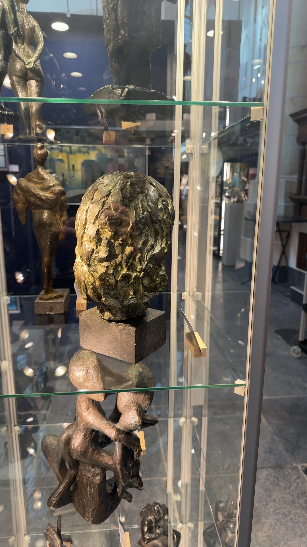 Mari Andriessen, 'Hoofd op sokkel' (Head on Plinth), Bronze Sculpture - view 2