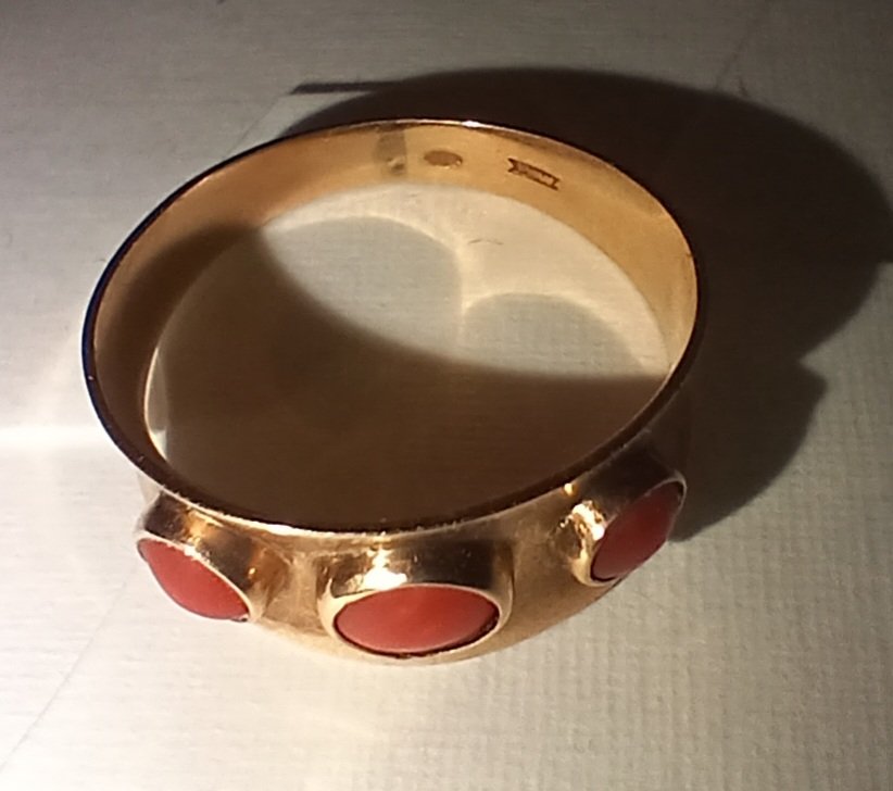 Mid-20th Century Gold Ring with Coral Cabochons - view 2