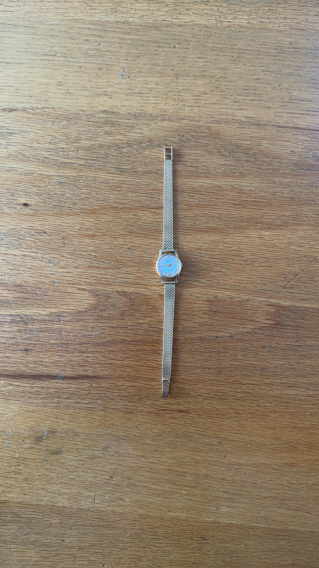 Tavernier 18K Gold Ladies Manual-Wind Wristwatch - watches collectible