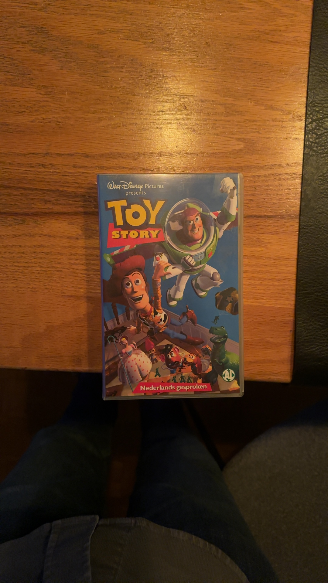 The front, back, and spine of a Dutch Toy Story VHS case with Dutch text 'Nederlands gesproken' and a Disney hologram on the spine. - view 1