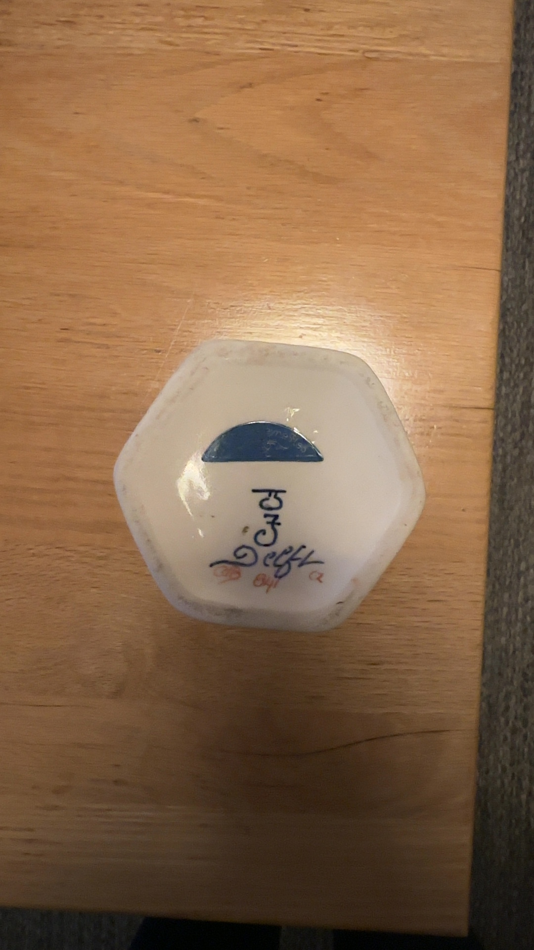 Delft-style Polychrome Hexagonal Vase in Imari Palette - view 3