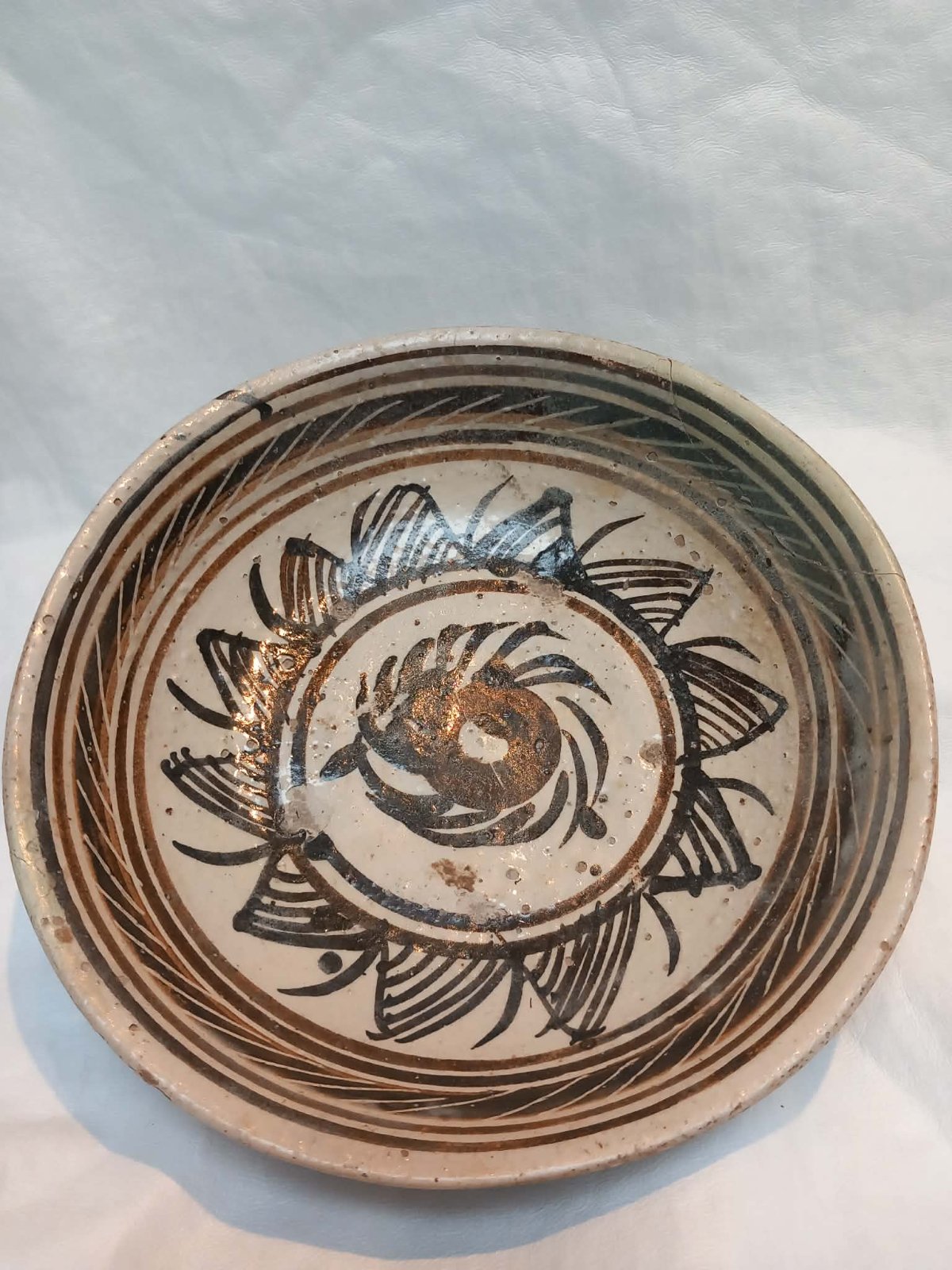 Sukhothai Underglaze Iron-Decorated Stoneware Bowl - view 1