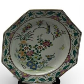 Chinese Export Famille Rose Octagonal Plate - view 1