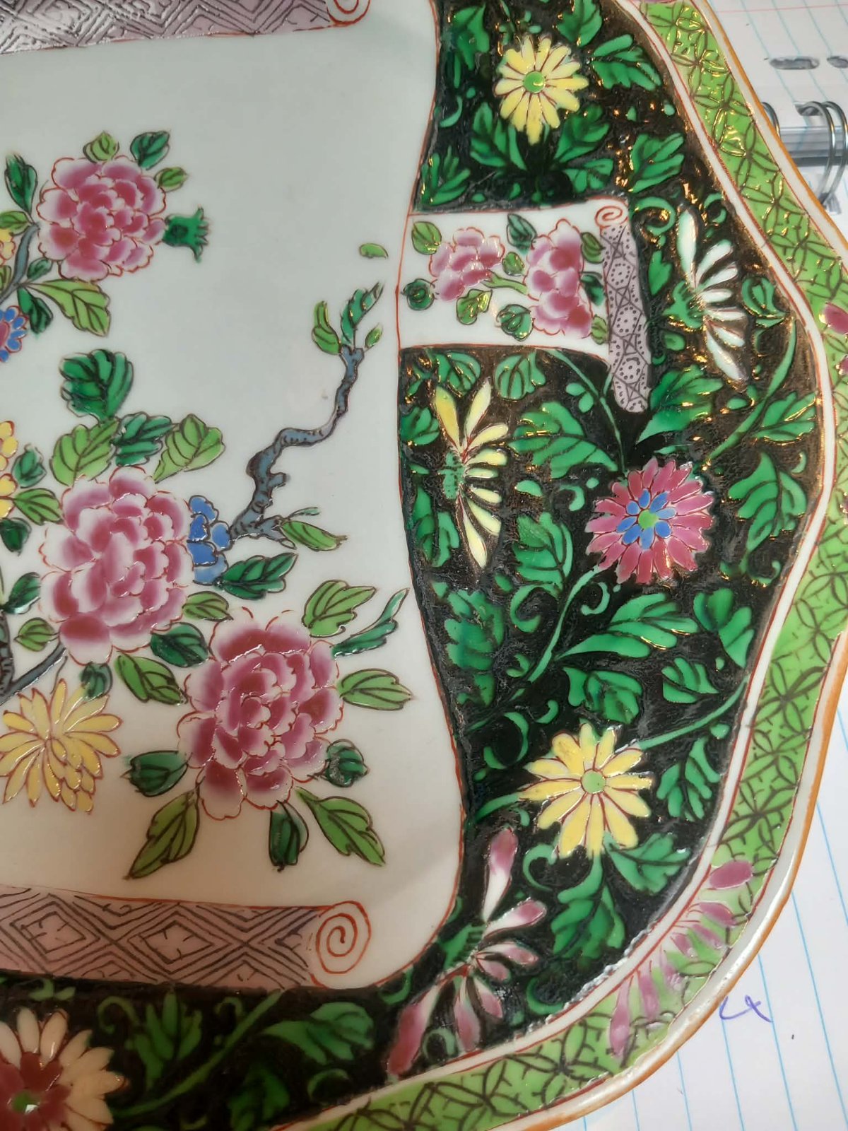 Chinese Export Famille Noire 'Scroll' Pattern Plate - view 2