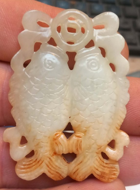 Chinese Carved 'Double Fish' (Shuangyu) Pendant - view 3