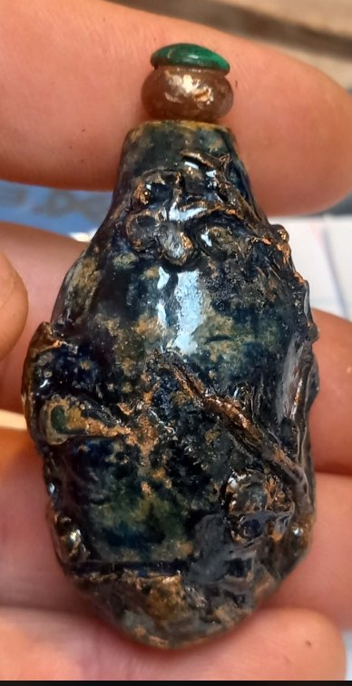 Chinese Relief-Molded 'Magpie and Prunus' Snuff Bottle - view 3