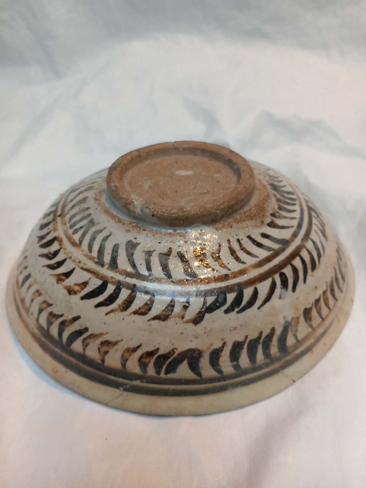 Sukhothai Underglaze Iron-Decorated Stoneware Bowl - view 3