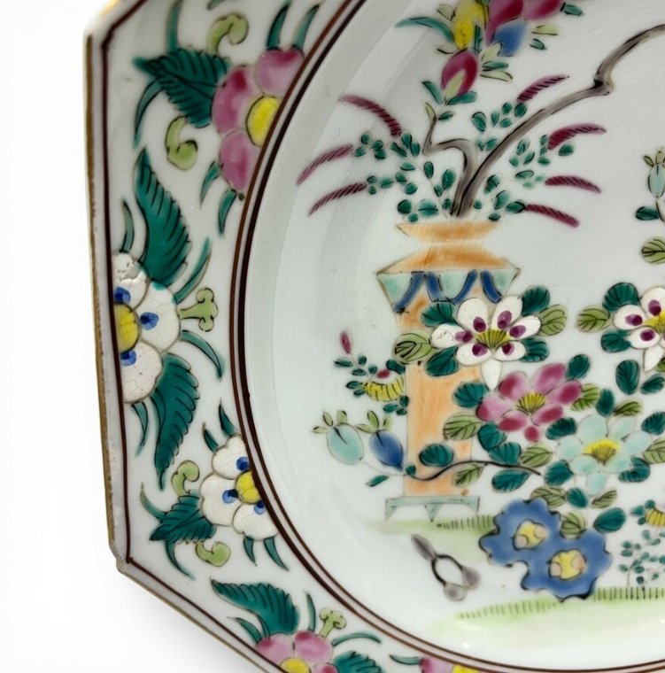 Chinese Export Famille Rose Octagonal Plate - view 2