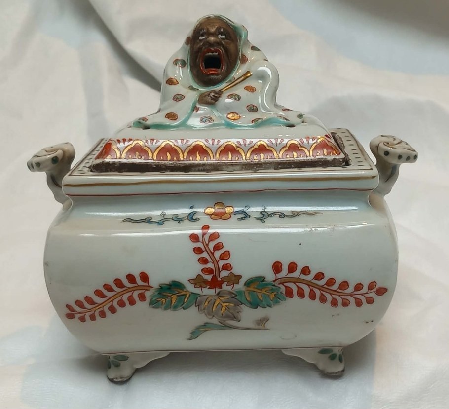 Japanese Arita Porcelain Koro (Incense Burner) with Rakan Finial - view 3
