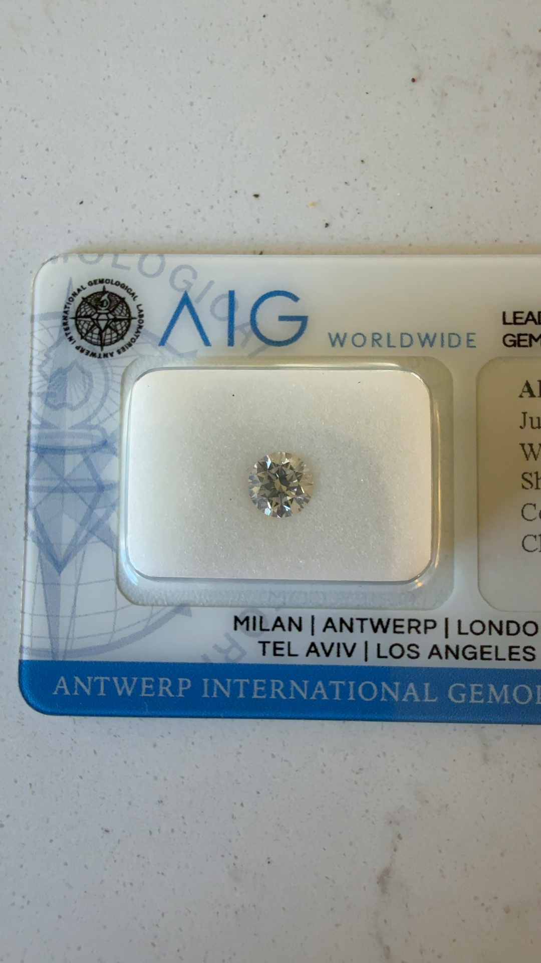 0.50 Carat Round Brilliant Diamond with AIG Certification - view 3