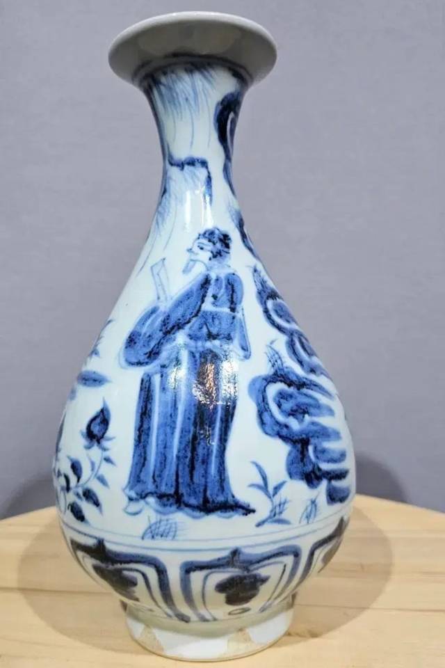 Blue and White Yuhuchunping (Pear-shaped Vase) - ceramics collectible