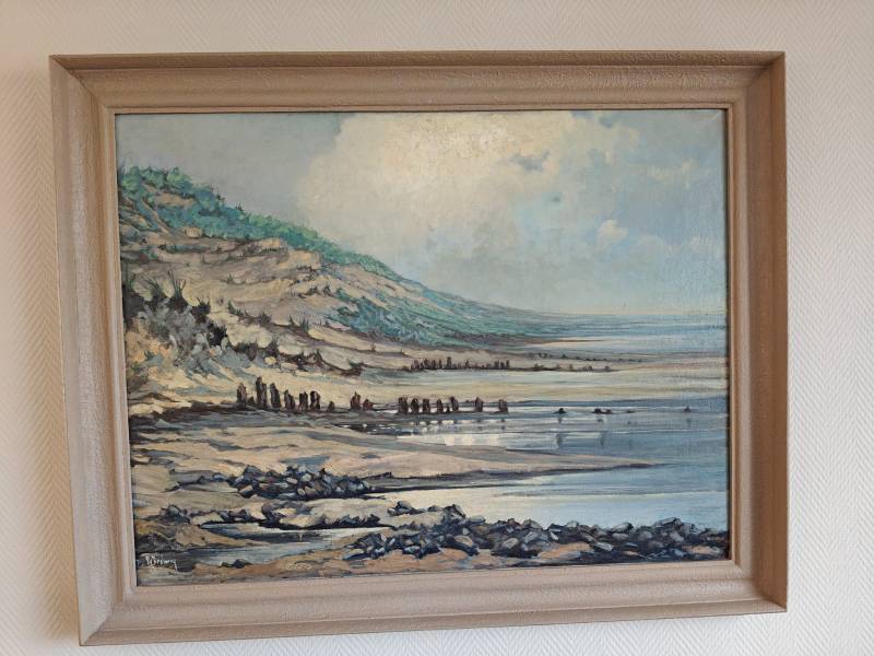 Oil painting of a sandy coastline with green dunes, wooden groynes in the water, and rocks in the foreground under a cloudy blue sky.