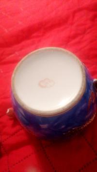 Chinese Export Porcelain 'Dragon' Teapot - view 3