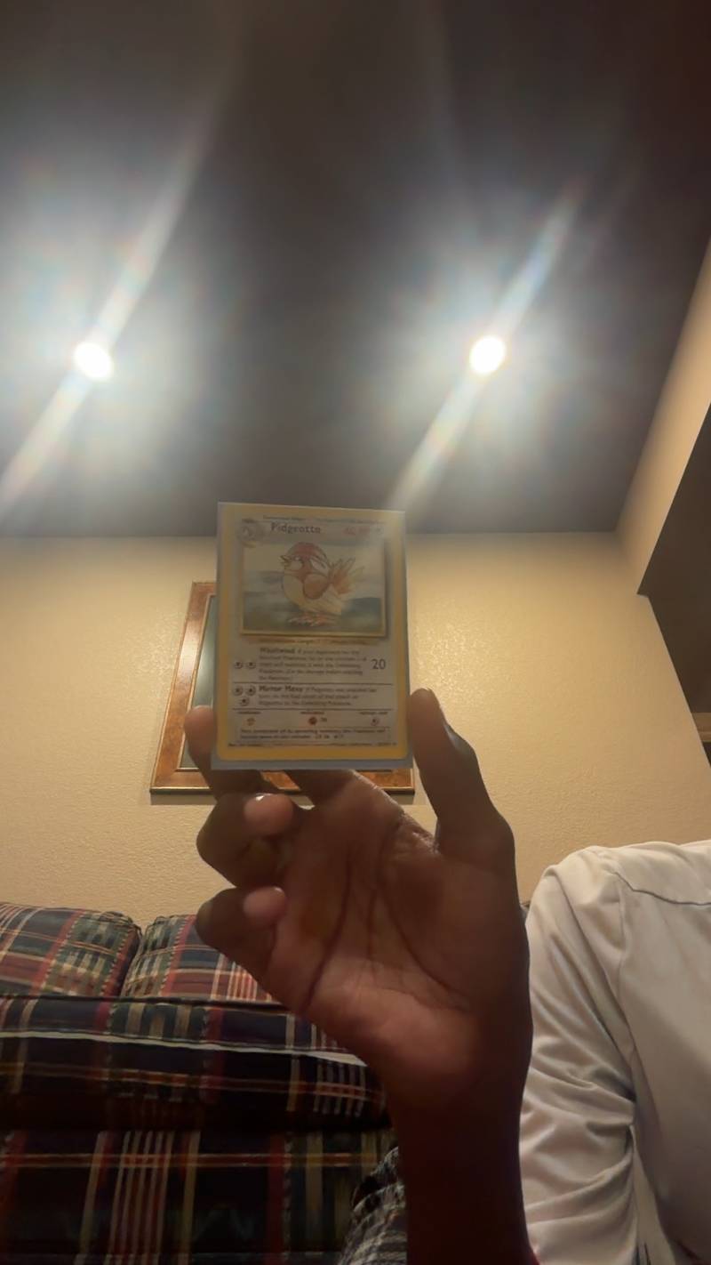 Pidgeotto - Base Set (Rare Holo) [22/102] - trading-cards collectible