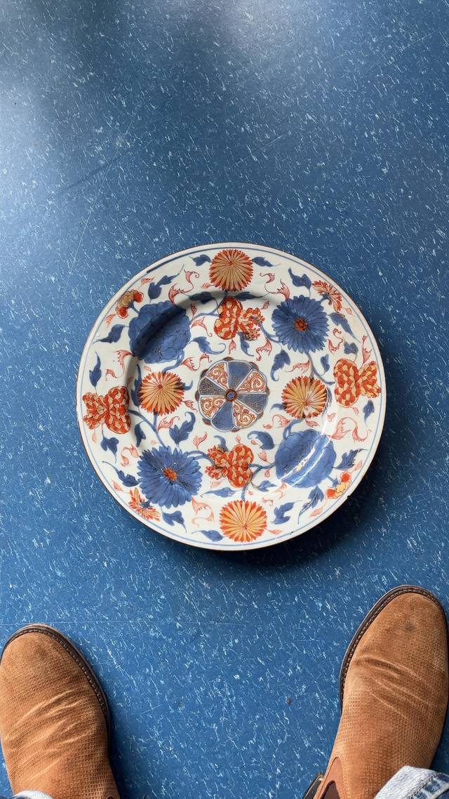 Japanese Imari Porcelain Plate, Meiji Period (1868-1912) - ceramics collectible
