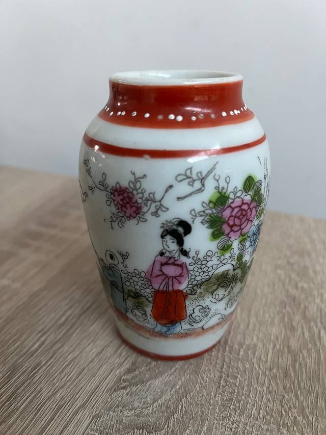 Japanese Kutani-style Porcelain Miniature Vase, mid-20th Century - ceramics collectible
