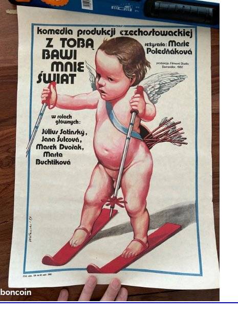 1983 Polish movie poster for Czechoslovak comedy Z Toba Bawi Mnie Swiat featuring an illustrated skiing cupid on white paper.