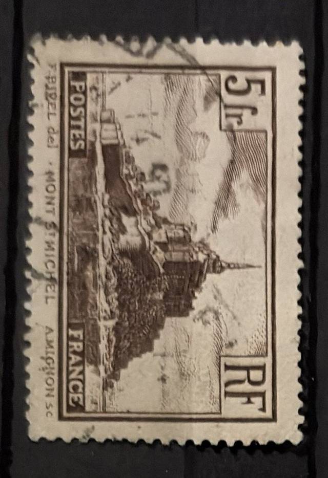 France Mont Saint-Michel (Scott #251) 1929 - 5fr Brown - stamps collectible