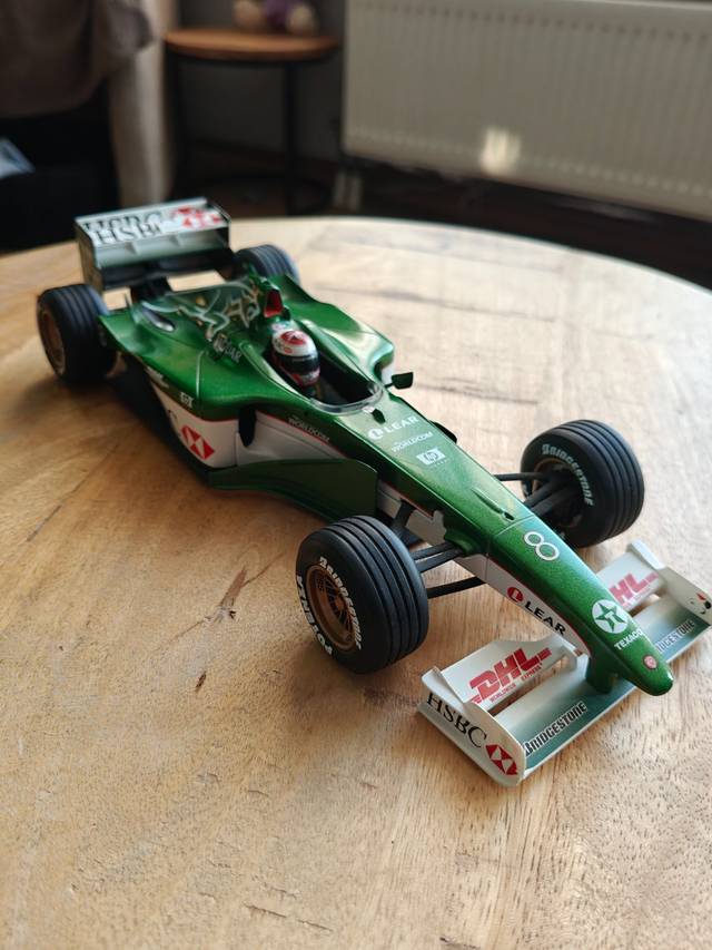 Hot Wheels 2000 Jaguar R1 Formula 1 Die-Cast Model - toys collectible