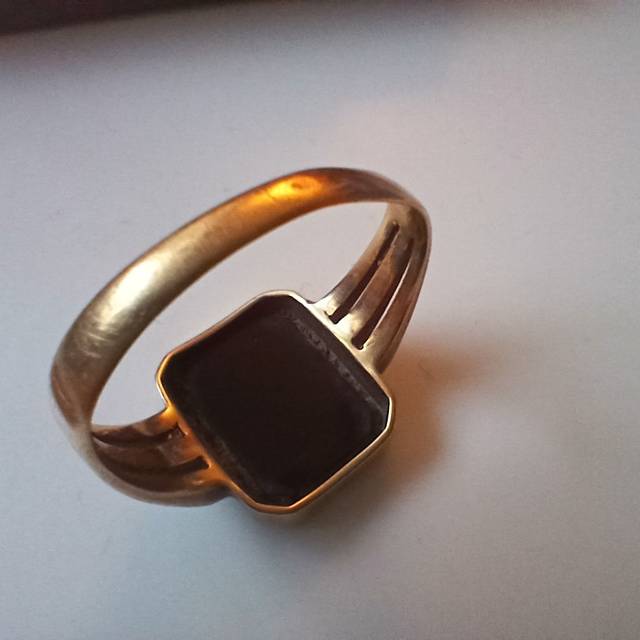 Gentleman's Gold-Tone Signet Ring with Dark Inlay - jewelry collectible
