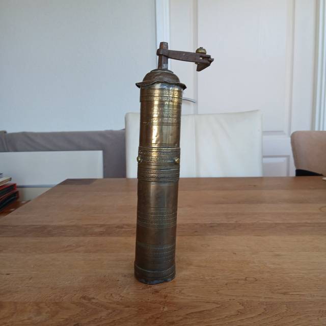 Zassenhaus - Ottoman Style Cylinder Coffee/Pepper Mill (c. 1920-1950) - mechanical collectible