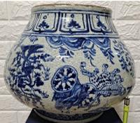 Chinese Blue and White Guan Jar with 'Guiguzi Descending the Mountain' Motif - view 2