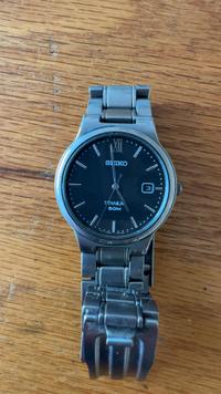 Seiko Titanium Quartz Ref. 7N32-0AL0 (Black Dial) - view 3