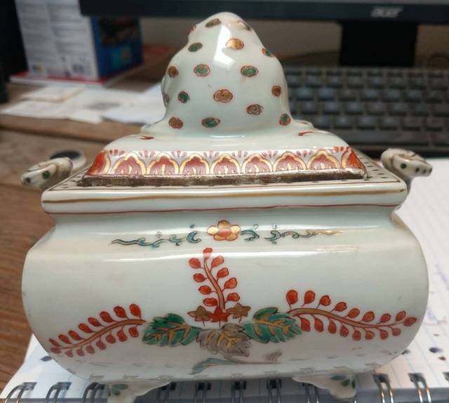 Satsuma Porcelain Koro with Bodhidharma Finial - ceramics collectible