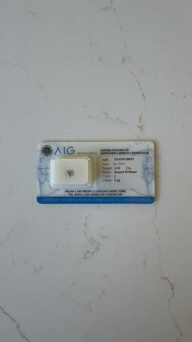 0.50 Carat Round Brilliant Diamond (AIG D2410518829) - gemstones collectible
